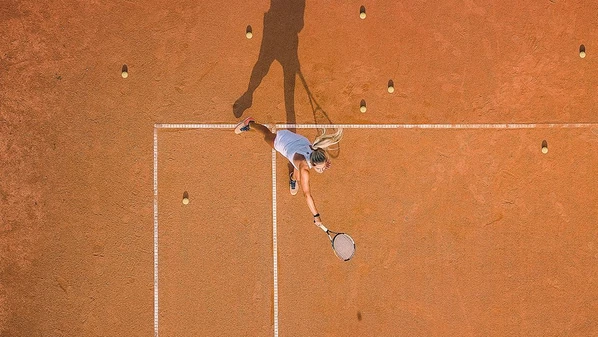 Inspirado nos clubes privados internacionais, o projeto reúne estrutura para esportes de raquete, wellness center e espaços de convivência em área de 22 mil m² na região do aeroporto