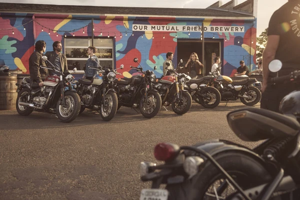 Família Bonneville, modelos como Bonneville 1200, Bobber e Speedmaster 1200