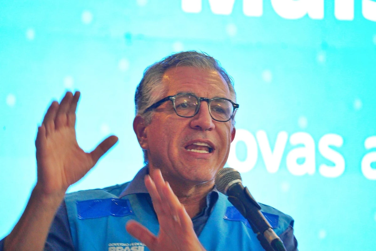 Ministro da Saúde, Alexandre Padilha, em inauguração em Colatina