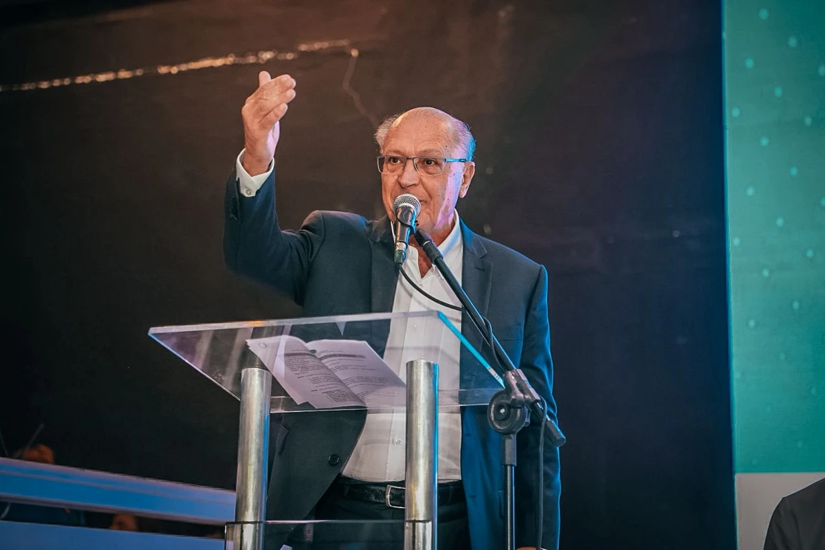 O vice-presidente da República Geraldo Alckmin discursa em Colatina