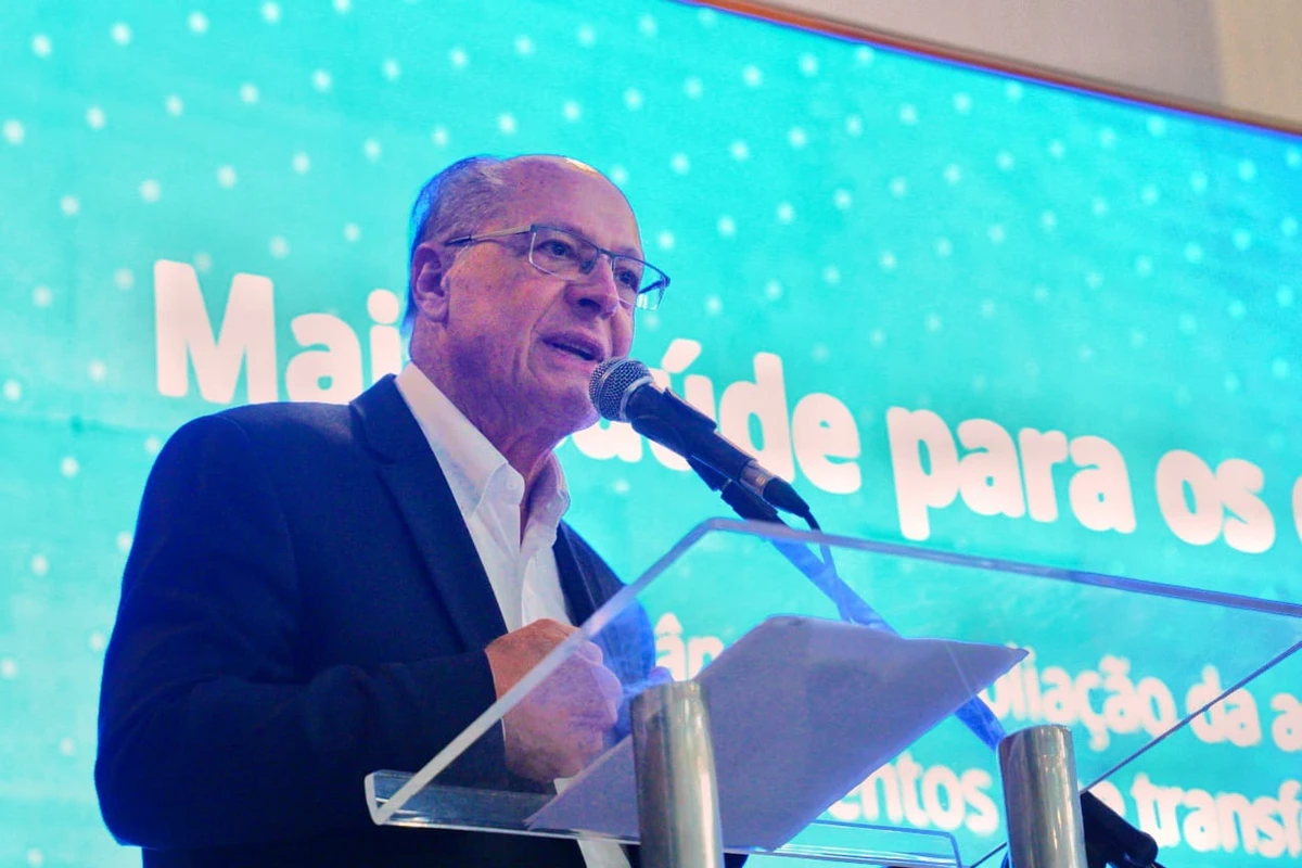O vice-presidente da República Geraldo Alckmin discursa em Colatina