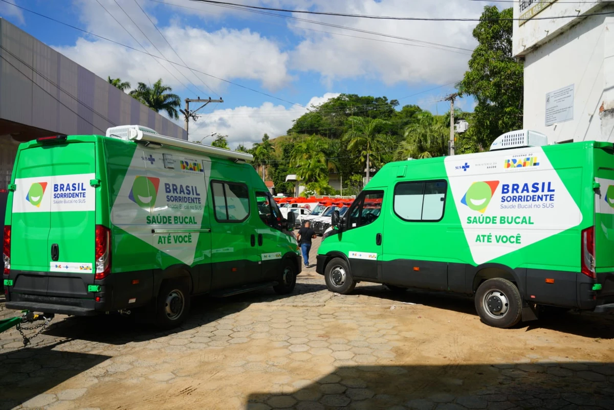 Unidades Odontológicas Móveis (UOM) entregues em Colatina por Fernando Madeira 