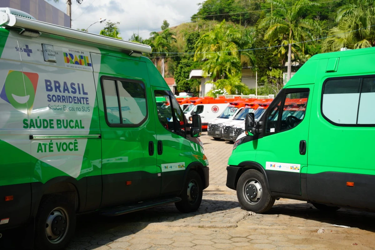 Unidades Odontológicas Móveis (UOM) entregues em Colatina por Fernando Madeira 