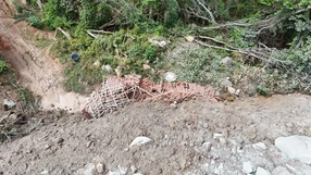 Moradores da casa soterrada nesta sexta (6) tinham a previsão de ocupar a casa em janeiro. Por conta de atrasos na obra, não estavam lá de forma fixa.
