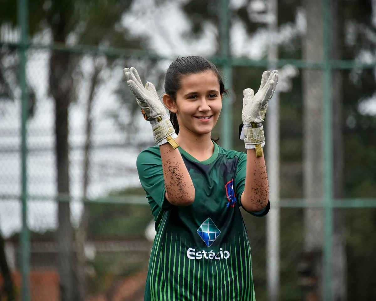 Clarisse Vellozo quando atuava na escolinha Zico 10