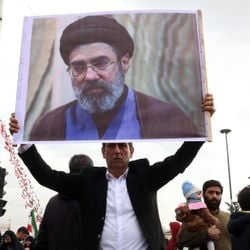 Muitos esperam que o homem de 56 anos dê continuidade às políticas linha-dura de seu pai. Mas ele é completamente inexperiente no cargo.