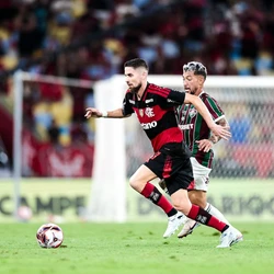 Rossi defendeu duas cobranças e garantiu o título rubro-negro no Maracanã