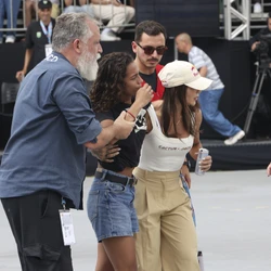 Rayssa foi para a terceira volta concentrada e confiante. Fez uma exibição extremamente segura, mas caiu na descida do corrimão a poucos segundos do fim