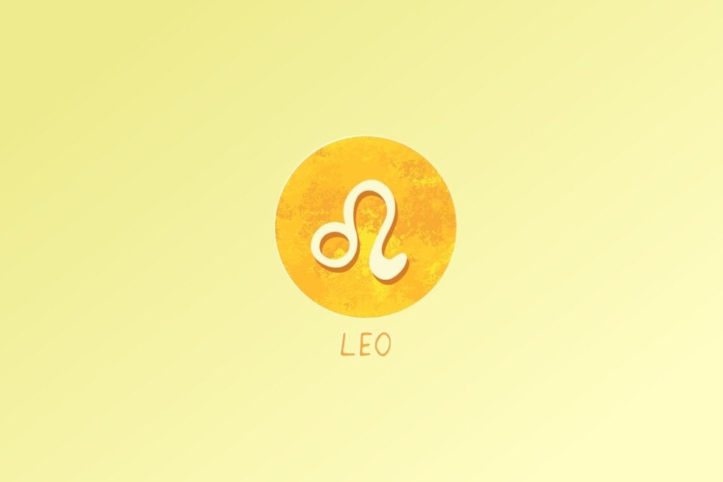 A leonina reconhece seu brilho e ocupa seu espaço com confiança (Imagem: Daria Shane | Shutterstock)