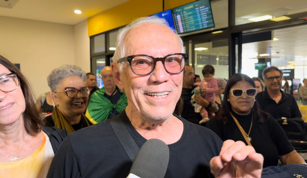 José Carlos Bergamin na chegada no Aeroporto de Vitória