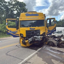 O acidente aconteceu na tarde desta segunda-feira (9), próximo ao distrito de Ângelo Freschiani