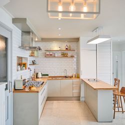 Materiais práticos e organização inteligente ganham protagonismo nos projetos residenciais em 2026
