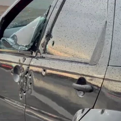 Luiz Carlos Barreto dos Santos, 50 anos, conduzia seu carro pela Rodovia do Sol quando foi surpreendido por um motociclista, que efetuou vários disparos