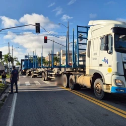 Vítima foi socorrida gravemente ferida e levada para o Hospital Rio Doce; motorista permaneceu no local