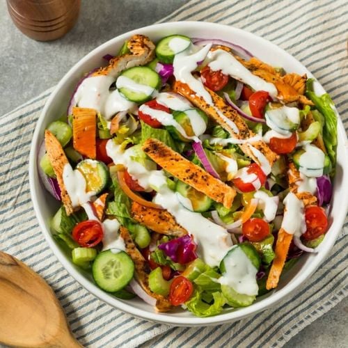 Imagem - Jantar saudável: 3 saladas ricas em proteínas para começar a semana