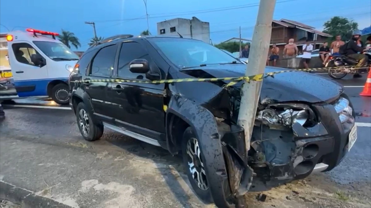Família teve carro atingido por tiros na Ponta da Fruta, em Vila Velha