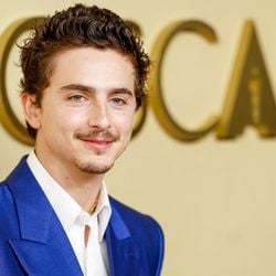 A reação contra Timothée Chalamet vai além de suas opiniões sobre balé e ópera? Para fãs, trata-se de uma 'campanha de difamação'.
