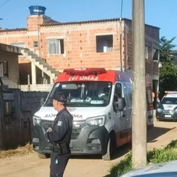 Crime aconteceu na manhã desta terça-feira (10), no bairro Olaria; suspeito invadiu o imóvel e atirou contra a Poliana dos Santos Costa, de 24 anos