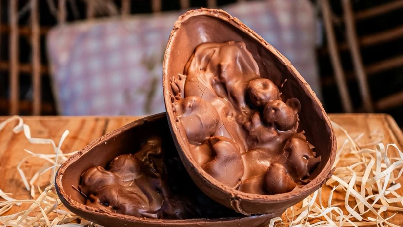 Ovo de chocolate com pipoca da Viva Patisserie, em Guarapari 