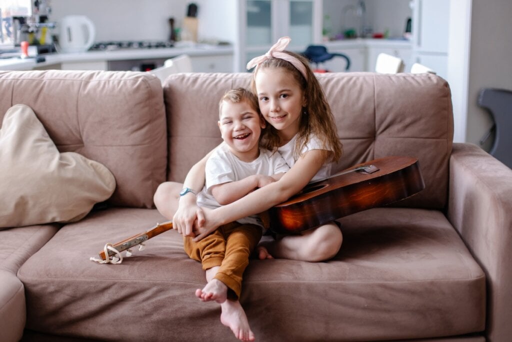 A música contribui para o equilíbrio emocional e comportamental das crianças (Imagem: Da Antipina | Shutterstock)