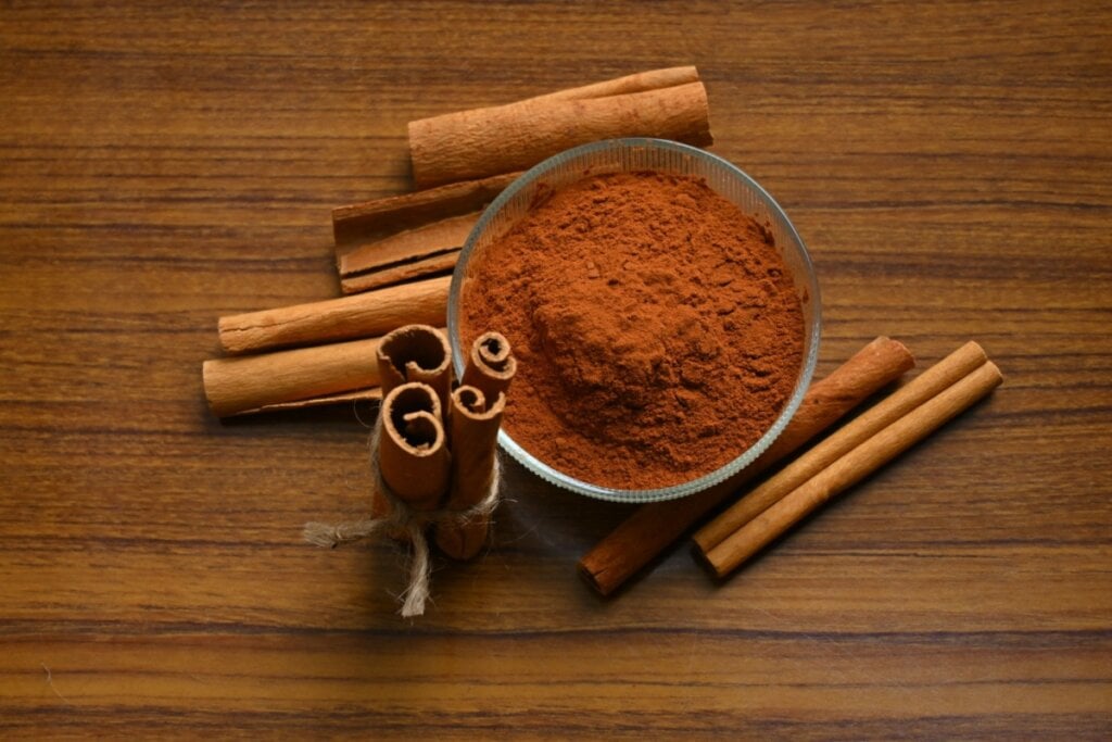 Simpatia com canela é tradicionalmente associada à abertura de caminhos (Imagem: Daney daney | Shutterstock)