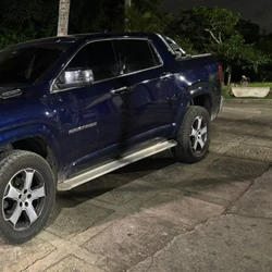 O caso ocorreu por volta das 19 horas desta quarta-feira (11), na rua em que o empresário reside; dupla responsável por efetuar os disparos teria feito um cerco à espera da vítima, horas antes do crime