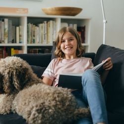 O gosto pelos livros pode ser desenvolvido com pequenas mudanças na rotina e com experiências positivas desde cedo