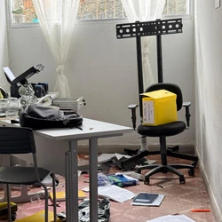 Unidade seria reinaugurada na próxima segunda (16) após reforma; criminosos levaram 16 computadores, além da fiação elétrica; polícia suspeita de ação premeditada