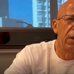 Acusado de ser um dos mandantes do assassinato do juiz Alexandre Martins, em março de 2003, juiz aposentado será julgado nesta quinta-feira (12), mais de vinte anos após o crime