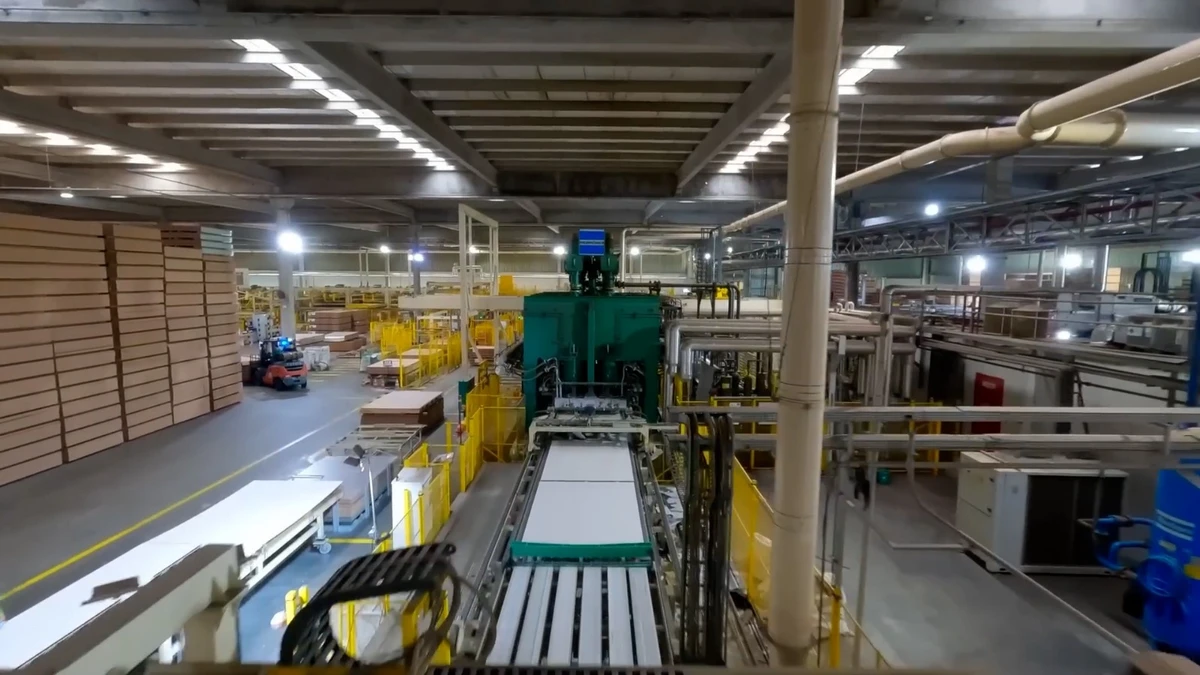 Linha de produção da Placas do Brasil, no Norte do ES