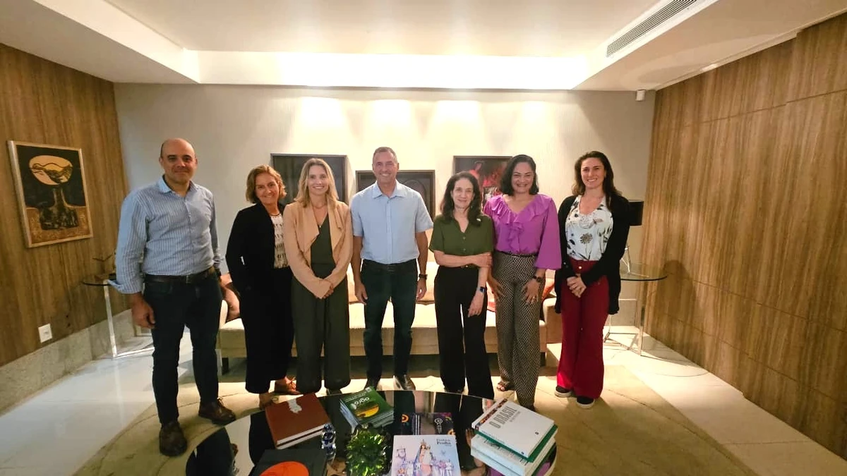 Luciano Gollner, Anna Backheuser, Carla Jucá, Café Lindenberg, Paula Viana, Polliana Aroeira e Elisa Adler