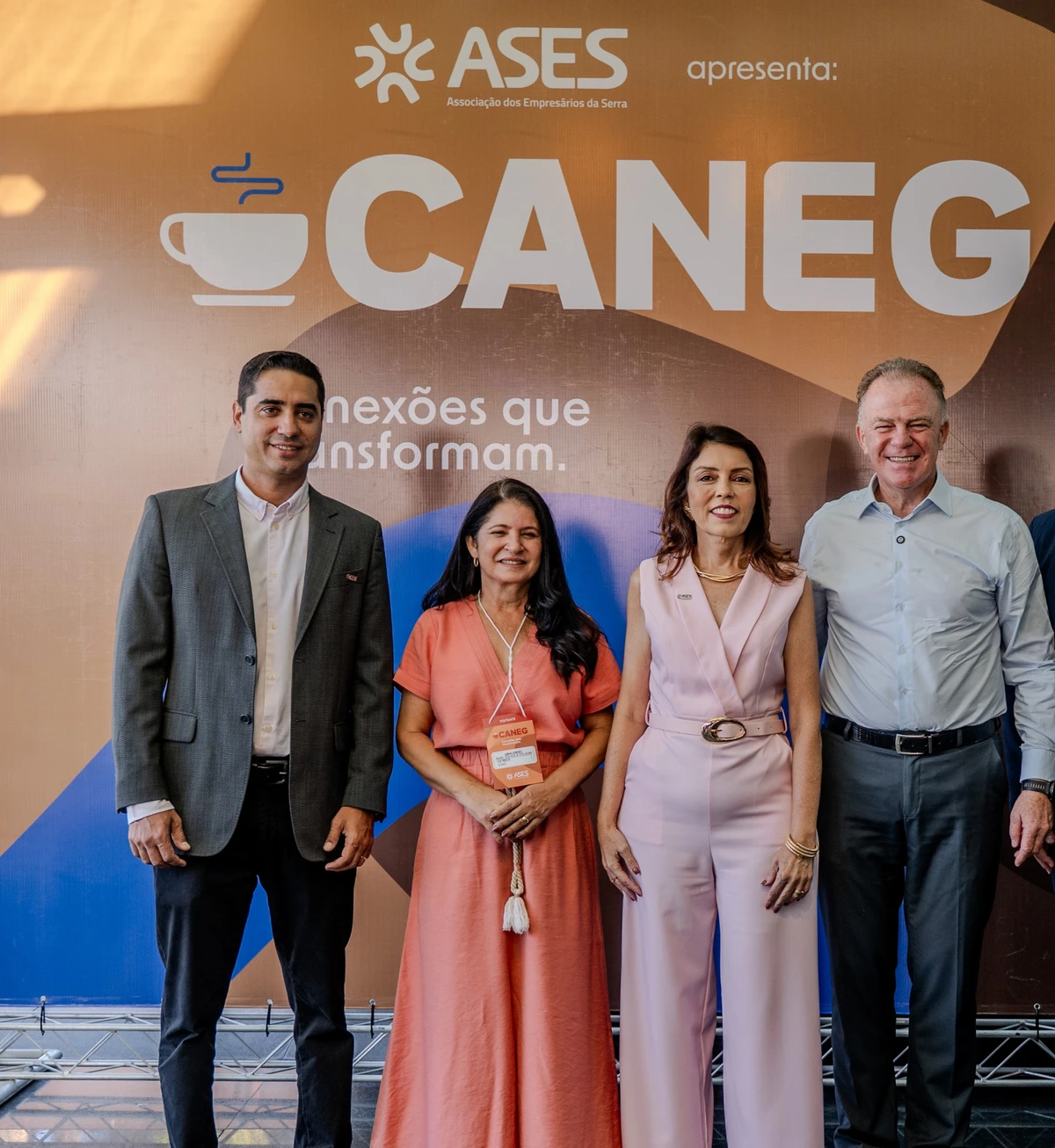 Vice presidente da Ases Rafael Ribeiro, a vice prefeita Gracimeri Gaviorno, a presidente da Ases, Leonelle Lamas e o governador Renato Casagrand
