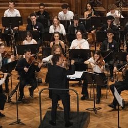 Transformações no perfil da religiosidade dos brasileiros e no papel social das igrejas e templos pelo país criou uma dinâmica nova: hoje, um número relevante dos músicos que entram nas orquestras do país vem não mais das igrejas sob jugo do Vaticano, mas das evangélicas.