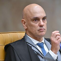 Mudança ocorreu após posicionamento do Itamaraty, que afirmou não ter sido informado sobre a visita de Darren Beattie ao ex-presidente e apontou possível ingerência estrangeira em ano eleitoral