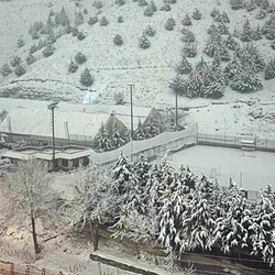 Iranianos dizem que estão se abrigando em casa e raramente saem às ruas quase vazias enquanto a campanha de bombardeios dos EUA e de Israel continua.