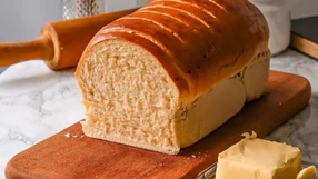 Receita de pão caseiro fofinho é dica para deixar o lanche especial