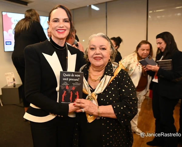 Myrinha Vasconcellos homenageia Luiza Brunet no Consulado do Brasil em NY