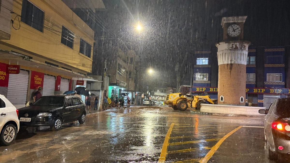 Temporal causa alagamentos e bloqueia estradas em Muniz Freire por Prefeitura de Muniz Freire 