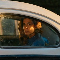 Venda de ingressos de obras nacionais caiu quase 15% em 2025, mais do que o dobro da queda registrada pelo cinema estrangeiro, segundo a Ancine.