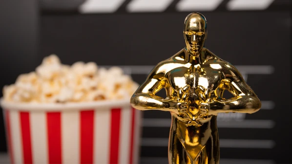 Bares e espaços culturais de Vitória promovem sessões especiais para acompanhar a premiação neste domingo (15), confira