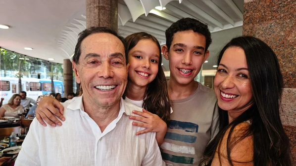 O empresário recebeu a família e  amigos nesta quinta-feira (12), no restaurante Victoria Grill, na Enseada do Suá