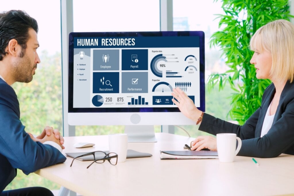 Confiabilidade das informações de pessoas influencia desde decisões de expansão e contratação até políticas de remuneração (Imagem: Summit Art Creations | Shutterstock)