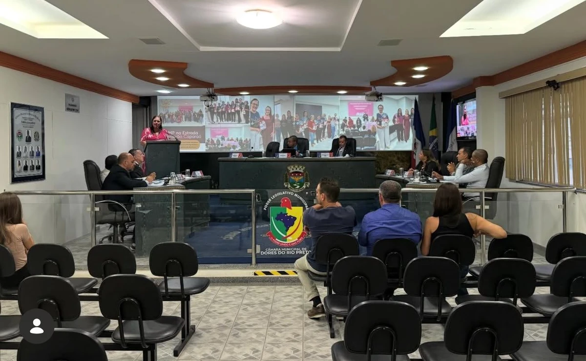 Sessão da Câmara de Dores do Rio Preto em que foram rejeitadas as contas do ex-prefeito