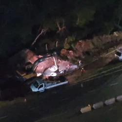 Relatos informam sobre barulho intenso que afeta a rotina de quem mora na região; prefeitura afirma que intervenções noturnas são necessárias para reduzir impacto no trânsito