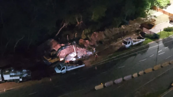 Relatos informam sobre barulho intenso que afeta a rotina de quem mora na região; prefeitura afirma que intervenções noturnas são necessárias para reduzir impacto no trânsito