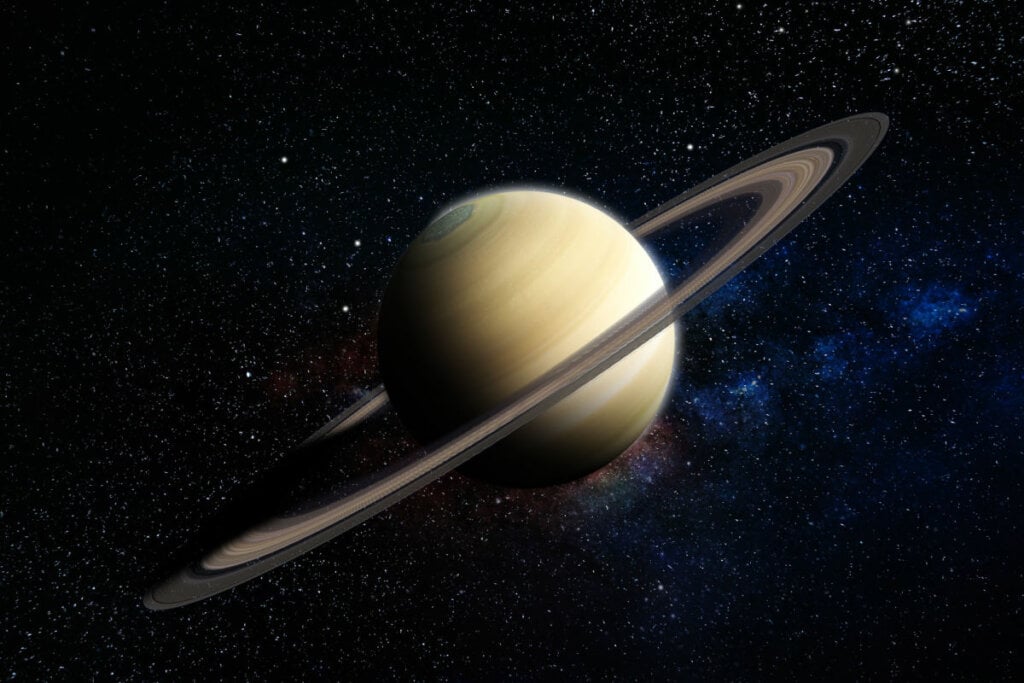 Com Saturno em Áries, o momento pode trazer mais responsabilidades e pressão para Wagner Moura (Imagem: Beyond Space | Shutterstock)