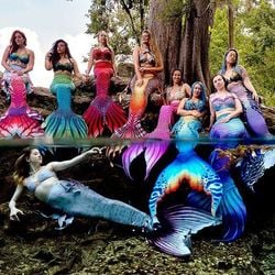 As férias imersivas inspiradas em fantasias são uma das tendências de viagem que mais crescem em 2026. Uma destas atividades recebeu o nome de "sereiar" (vestir-se de sereia e nadar pelo mar aberto ou em ambientes fechados) e vem ganhando cada vez mais praticantes em diversas partes do mundo.