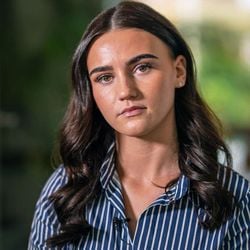 Por quatro anos, fotos de Sasha-Jay Davies foram usadas por outra pessoa e ela passou a ser interpelada por estranhos na rua.