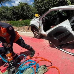 Motorista recebeu primeiro atendimento de um socorrista do Samu/192 que estava de folga, mas passava pelo local no momento