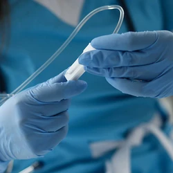 Seleção presencial ocorre nesta terça (17) e quarta-feira (18) para enfermeiros e técnicos de enfermagem que atuarão em hospital da rede